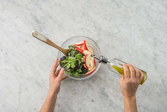 Förbered äppelsallad