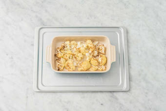 Enfourner le chou-fleur