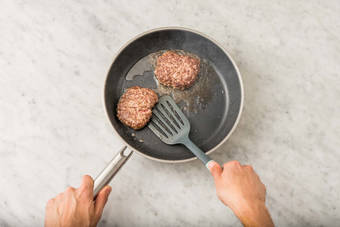 Rundertartaar bakken