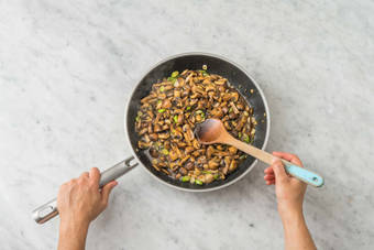 Préparer les champignons laqués