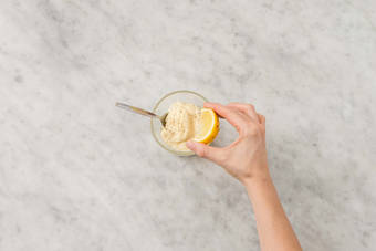 Gör citronmajonnäs