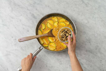 Ajouter les pois chiches