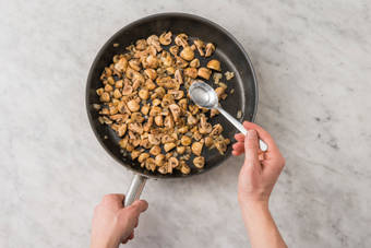 Cuire les champignons