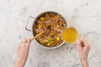 Cuire le brocoli et les pâtes