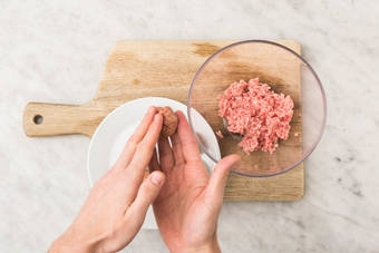 Hackfleisch zubereiten