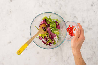 Émincer les condiments