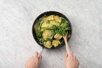 Cuire à la sauteuse