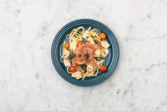 Pasta fertigstellen & anrichten