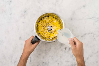 Suppe kochen & Pesto zubereiten