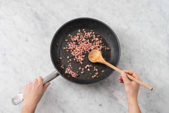 Speck karamellisieren