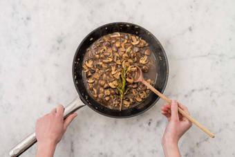 Pilzpfanne schmoren