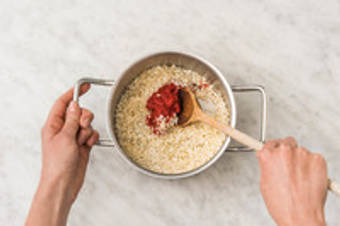 Préparer le risotto à la tomate