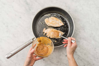 Tilsæt sataymarinade