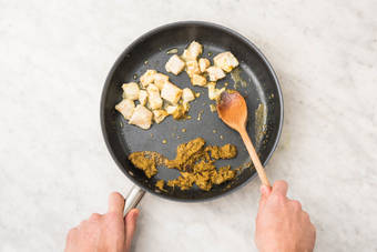 Préparer la base de curry