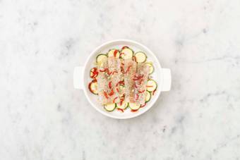 Fisch und Zucchini backen