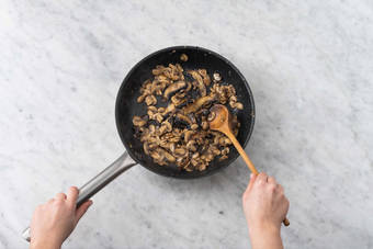 Cuire les champignons