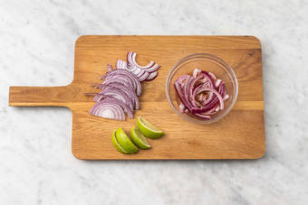 Mariner l'oignon rouge