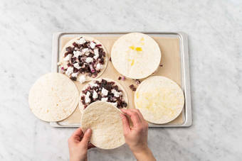 Préparer les quesadillas