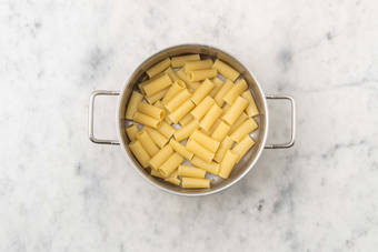 Cuire les rigatoni