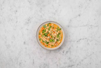 Soep vullen en serveren