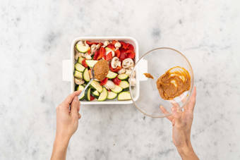 Gemüsespieße zubereiten