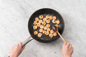 Cook shrimp and make glaze