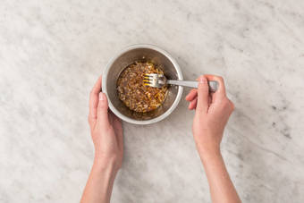 Préparer la sauce à la moutarde