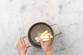 Witte asperges koken