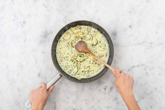 Faire la crème de basilic