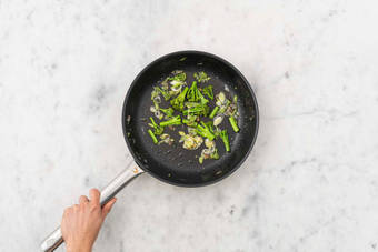 Cuire à la sauteuse