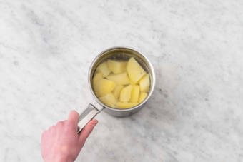 Cuire les pommes de terre