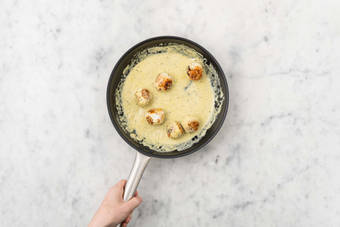 Cuire les boulettes de viande