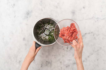 Für die Hackröllchen