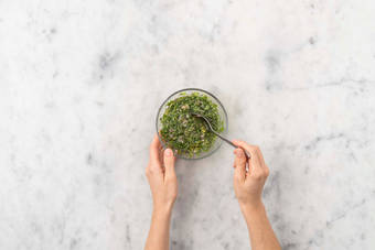 Préparer le chimichurri