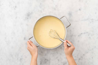 Käsesoße zubereiten