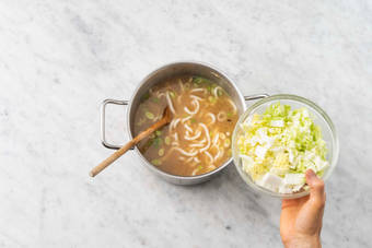 Cuire les nouilles udon