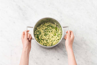 Bland spinatcouscous