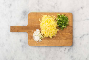 Râper les pommes de terre