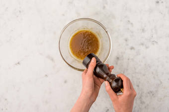 Faire la vinaigrette