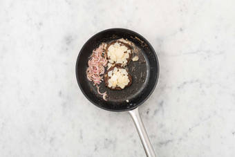 Cuire le steak haché