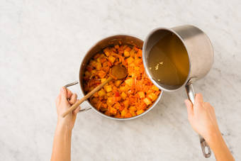 Eintopf köcheln lassen