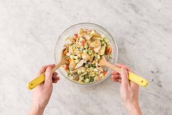 Préparer la salade de grenailles