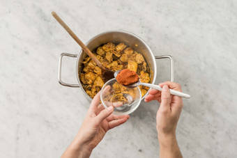 Currypaste dazugeben