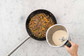 Bolognese fertigstellen