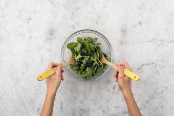 Assaisonner la salade