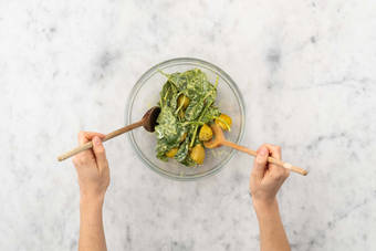 Für den Saag-Aloo-Salat