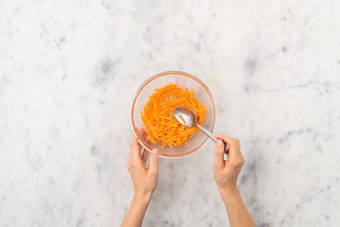 Préparer la vinaigrette à l'aigre-douce