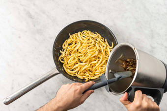 Spätzlepfanne fertigstellen