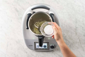 Karamellisieren & Spätzle braten