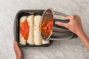 Sauce zubereiten & Auflauf backen